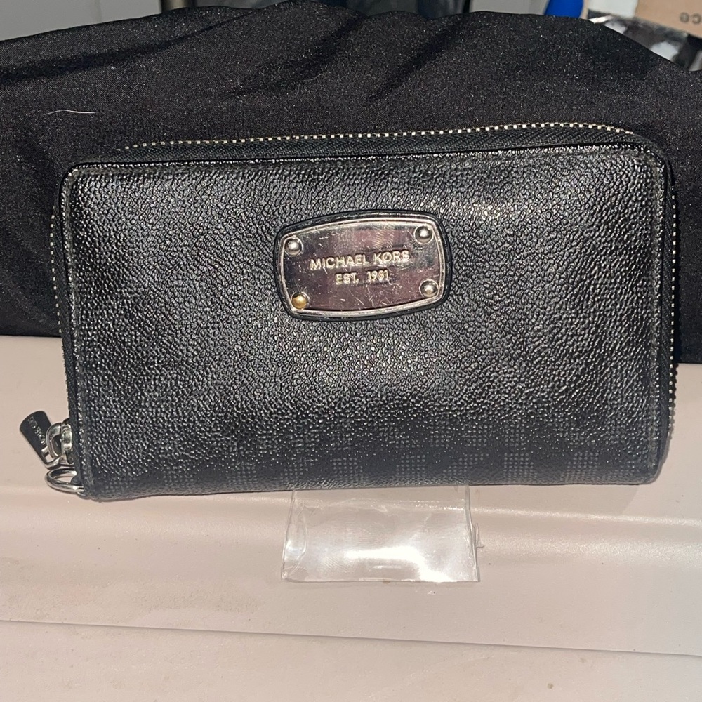 Michael kors wallet